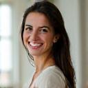Ritratto di Elena, 38 anni, felice e radiosa dopo aver seguito i consigli di Anima Sana